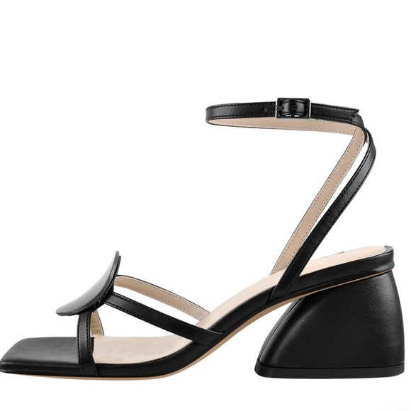 ONLY MAKER SQUARE TOE SANDAL WITH SCULPTURAL FRONT DETAIL & CHUNKY HEEL - Picture 2 of 9